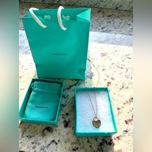 Tiffany & Co Sterling Silver Necklace with pouch box and gift bag